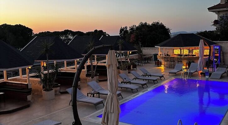 Enki Royal Çeşme Otel
