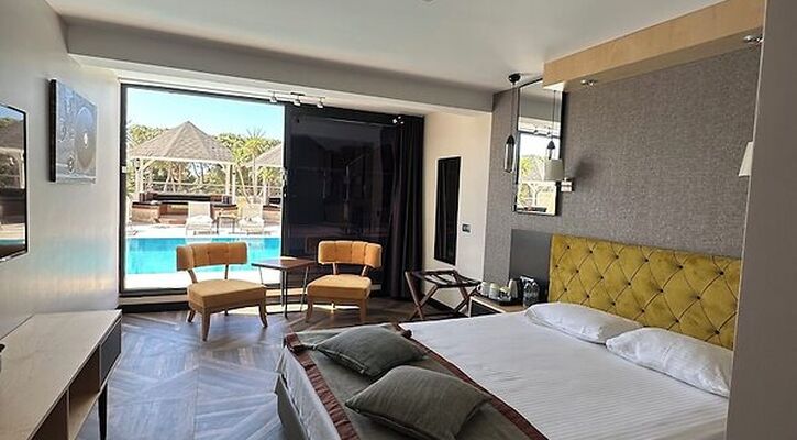 Enki Royal Çeşme Otel