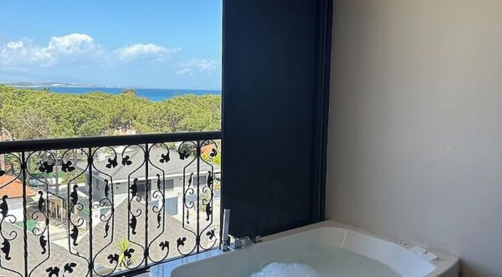 Enki Royal Çeşme Otel