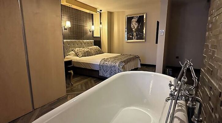 Enki Royal Çeşme Otel