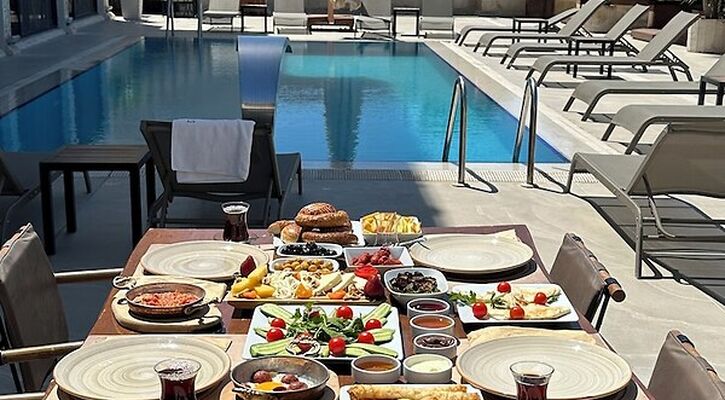 Enki Royal Çeşme Otel