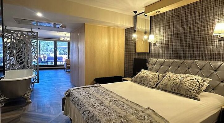 Enki Royal Çeşme Otel