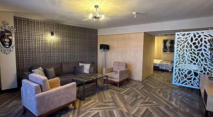 Enki Royal Çeşme Otel